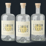 Eigenes Limoncello-Label Alkoholflaschenetikett<br><div class="desc">Elegantes und modernes limoncello Flaschenetikett mit dem limoncello-Text,  hausgemacht mit Liebe und Ihrem Namen in schicker Schrift und moderner Typografie auf antikem weißem Hintergrund mit einer stilvollen Touch hübscher Zitronenscheibe. Fügen Sie einfach Ihren Namen oder Ihre Firma hinzu. Exklusiv für Sie von Happy Dolphin Studio entworfen!</div>
