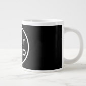 Eigenes Logo hinzufügen | Schwarzer Hintergrund Jumbo-Tasse (Rechts)