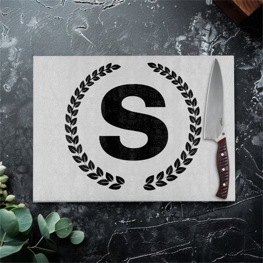 Eigenes Monogramm mit Lorbeerblättern Schneidebrett