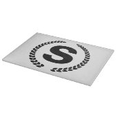 Eigenes Monogramm mit Lorbeerblättern Schneidebrett (Ecke)