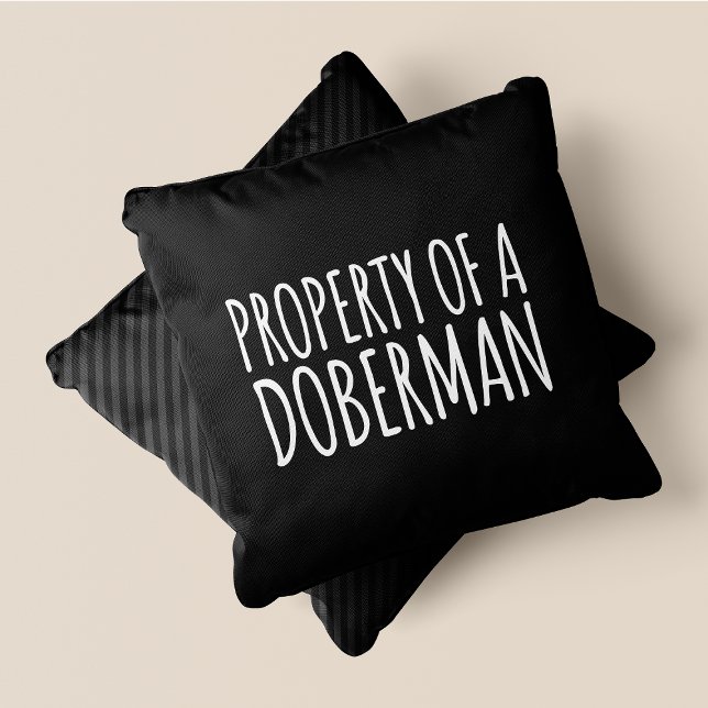 Eigenschaft eines Doberman Chic, Niedlich & lustig Kissen (Property Of A Doberman Chic, Cute & Funny Black Throw Pillow)