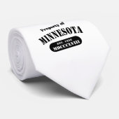 Eigenschaft von Minnesota - schwarzer Text Krawatte (Gerollt)