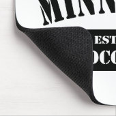 Eigenschaft von Minnesota - schwarzer Text Mousepad (Ecke)