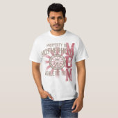 Eigentum der Mutterschaft Athletic dept. Mama T -  T-Shirt (Vorne ganz)