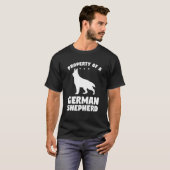 Eigentum eines deutschen Schäferhundes T-Shirt (Vorne ganz)