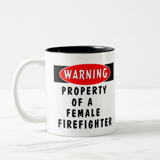 Eigentum eines weiblichen Feuerwehrmanns Zweifarbige Tasse (Links)