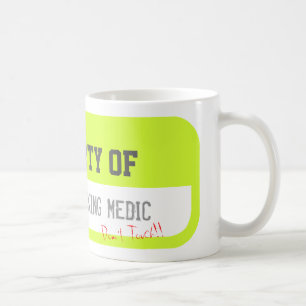 EIGENTUM VON EINER FLEISSIGEN MEDIZINER Gelb-Tasse Kaffeetasse