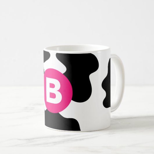 Eigenwilliges Kuhflecken-Muster Rosa Monogramm Kaffeetasse (VorderseiteRechts)