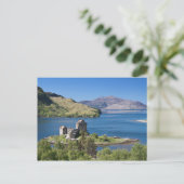 Eilean Donan Castle unter einem blauen Himmel Post Postkarte (Stehend Vorderseite)