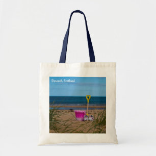 Eimer und Schaufel auf Dornoch Strand Tote Bag Tragetasche