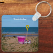 Eimer und Spade am Dornoch Beach Schlüsselanhänger (Rückseite)