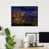 Ein Abend in Kuala-Lumpur Nachtszene Poster (Heimbüro)