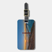 Ein absolut atemberaubender Sonnenaufgang Gepäckanhänger (Vorderseite vertikal)