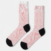ein abstraktes, rosa und weißes Design auf weißem  Socken (Linkes Detail)
