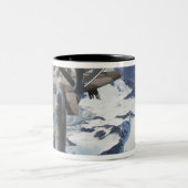 Ein Adlerflugzeug des Typs F-15C sitzt hinter eine Zweifarbige Tasse (Mittel)