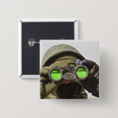 Ein afghanischer Soldat sucht den Horizont Button (Vorne & Hinten)