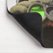 Ein afghanischer Soldat sucht den Horizont Mousepad (Ecke)