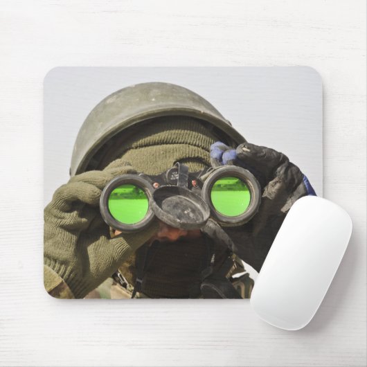 Ein afghanischer Soldat sucht den Horizont Mousepad (Mit Mouse)