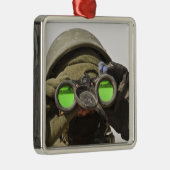 Ein afghanischer Soldat sucht den Horizont Ornament Aus Metall (Rechts)