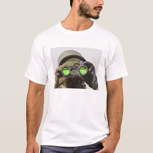 Ein afghanischer Soldat sucht den Horizont T-Shirt (Vorderseite)