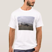 Ein AH-64A Apache startet T-Shirt (Vorderseite)