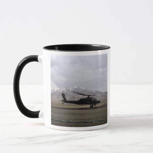 Ein AH-64A Apache startet Tasse (Links)