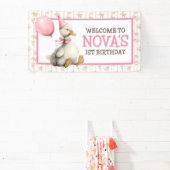 Ein Albernes Gänse Personalisiert Rosa 1. Geburtst Banner (InSitu)