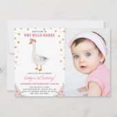 Ein Albernes Gänsehühnchen 1. Geburtstag Foto Einladung (Vorderseite)