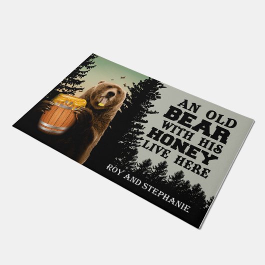 Ein alter Bär mit seinem Honig lebt hier Fußmatte (Schrägansicht)