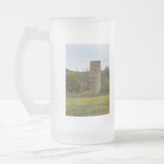 Ein alter Bauernhof Silo Mattglas Bierglas (Links)