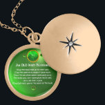 Ein alter irischer Segen Medaillon<br><div class="desc">Elegantes, einzigartiges goldfarbenes Juwel mit smaragdfarbenem Edelstein und Kleeblatt ineinander mit einem antiken irischen Gebet für den Heiligen Paddy's Day (, St. Patty ). Lebhafte 3D-Edelsteine und sehr präzises Design, 3D-Modellierung und Darstellung von Bulgan Lumini (c).Teil aus der Serie Hyper Talismans. .Ein elegantes und klassisches Design mit einem alten Pergament....</div>