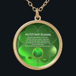 Ein alter irischer Segen Vergoldete Kette<br><div class="desc">Elegantes, einzigartiges goldfarbenes Juwel mit smaragdfarbenem Edelstein und Kleeblatt ineinander mit einem antiken irischen Gebet für den Heiligen Paddy's Day (, St. Patty ). Lebhafte 3D-Edelsteine und sehr präzises Design, 3D-Modellierung und Darstellung von Bulgan Lumini (c).Teil aus der Serie Hyper Talismans. .Ein elegantes und klassisches Design mit einem alten Pergament....</div>