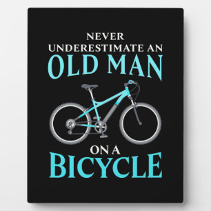 Ein alter Mann auf dem Fahrrad Fotoplatte