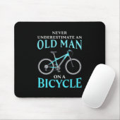 Ein alter Mann auf dem Fahrrad Mousepad (Mit Mouse)