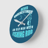 Ein alter Mann mit Angelstange Runde Wanduhr (Winkel)