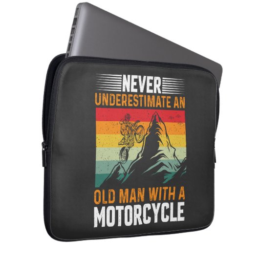 Ein alter Mann mit einem Motorrad nie unterschätze Laptopschutzhülle (Vorne Rechts)