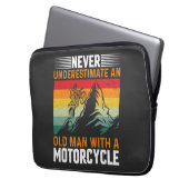 Ein alter Mann mit einem Motorrad nie unterschätze Laptopschutzhülle (Vorderseite Links)