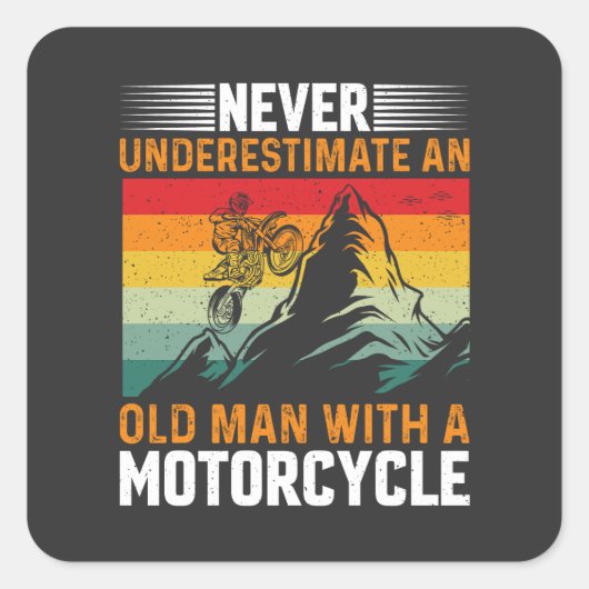 Ein alter Mann mit einem Motorrad nie unterschätze Quadratischer Aufkleber (Vorderseite)