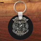 Ein alter Mann mit einem Motorrad nie unterschätze Schlüsselanhänger (Vorderseite)