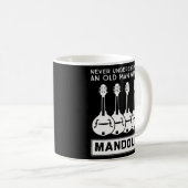Ein alter Mann mit Mandoline 3 darf nie unterschät Kaffeetasse (VorderseiteRechts)