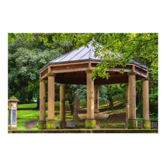 Ein alter Pavillon im Park Fotodruck