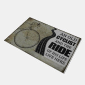 Ein alter Radfahrer und sein Leben Fußmatte (Schrägansicht)