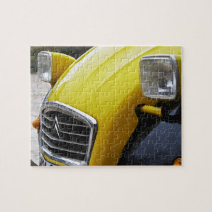 Ein alter schwarzer und gelber Citroen 2CV 2 CV, D Puzzle