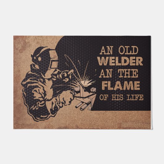 Ein alter Welder und die Flamme seines Lebens Fußmatte (Vorderseite)