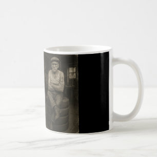 Ein älteres Paar von Mechanikern in einer alten Ga Kaffeetasse