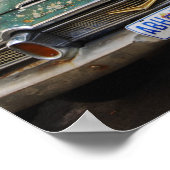 Ein altes Auto rostig und fleckig in der Poster (Ecke)