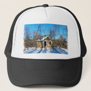 Ein altes Haus im Schnee Truckerkappe