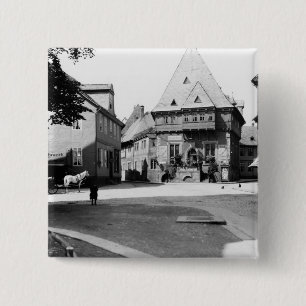 Ein altes Hotel im Rathausplatz, Goslar, c.1910 Button