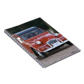 Ein altes, rotes Citroen 2CV Auto mit einer lächel Notizblock (Rechte Seite)