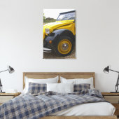 ein altes, schwarz-gelbes Citroen 2CV 2 CV, Leinwanddruck (Insitu (Schlafzimmer))